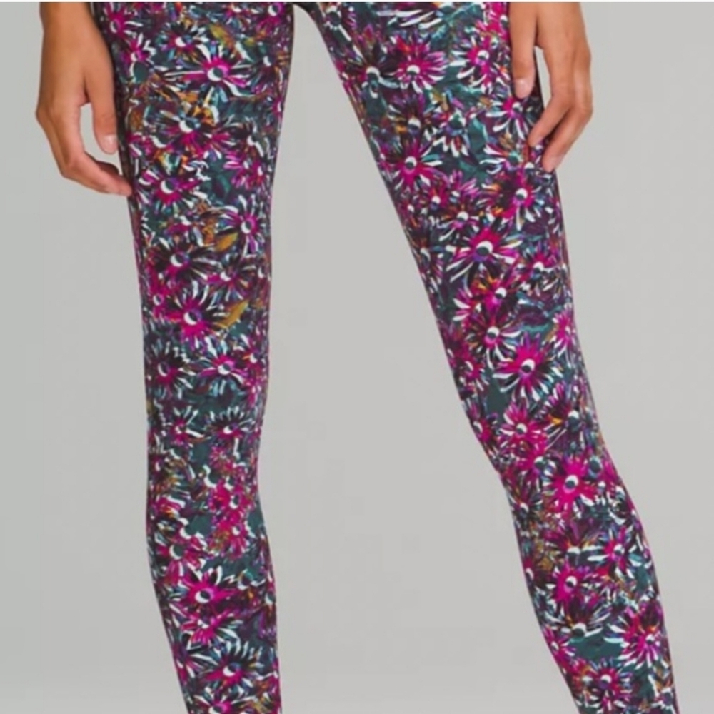 lululemon athletica Pink Floral Pattern Leggings - Picture 5 of 6